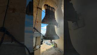 Llamada a misa dominical en la iglesia de Pueyo (Navarra) #campana #bell