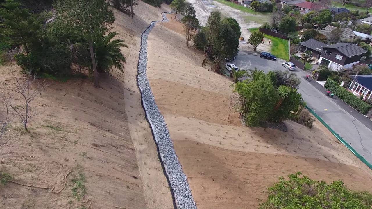 new zealand currency Finnsarby Place flyover - September 2016