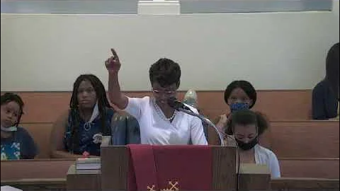 Minister Angela Marks preaches at New Mission Bapt...