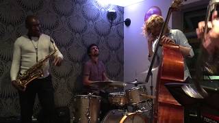 Sam Dr- Drum Solo, Trading 4S