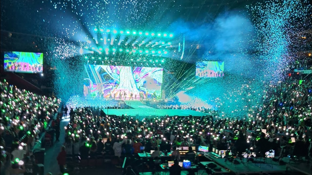 251026 - Thunder - Seventeen [New_] World Tour in Sunrise