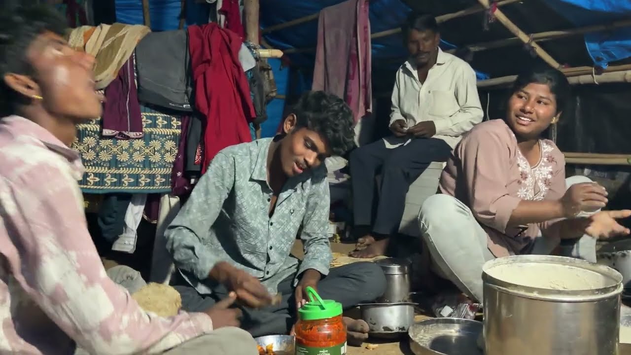 मी मनल मालक तुमी सुंदर दिसाले तर मालकानी कीती छान ऊतर दिल मन भाराऊन गेल 🙉😍 सुनबाई गालात हासली 🤗