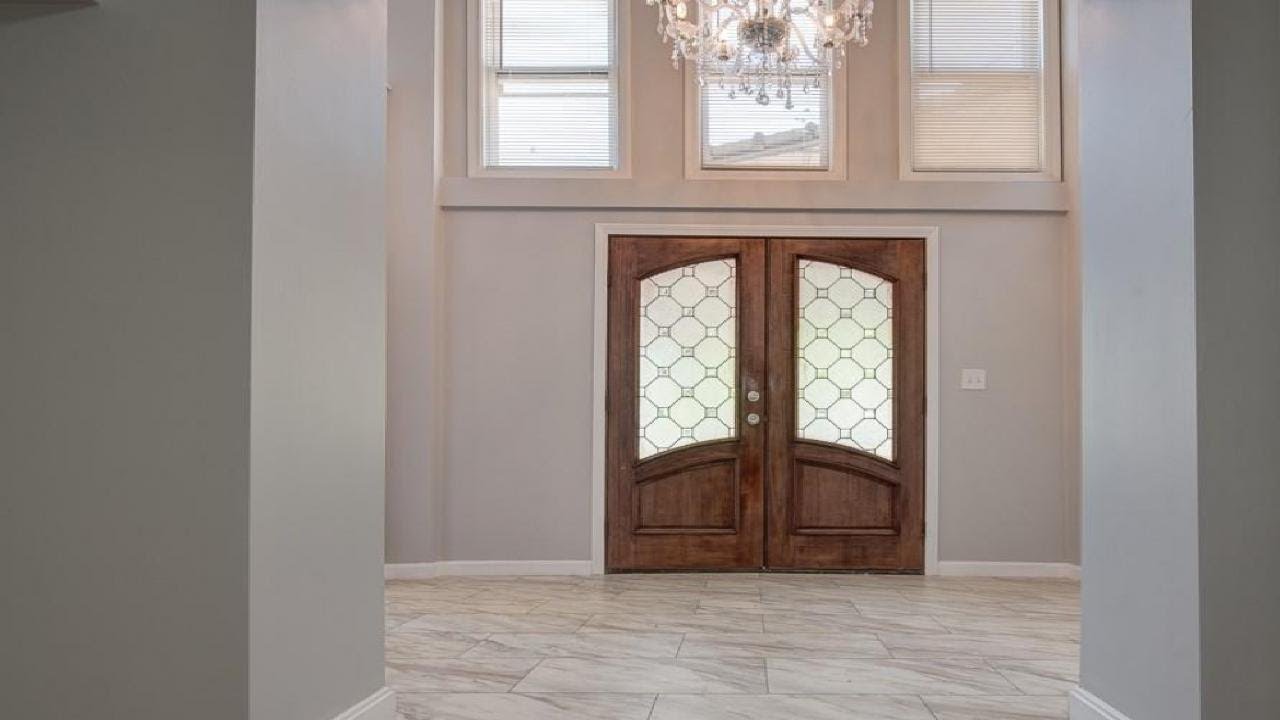 266 South Main Street, Coventry, RI Presented by Vicki Carlson-Clark.