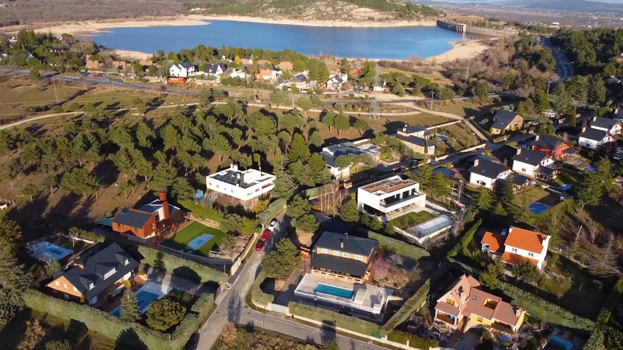 ^**^FABULOSO CHALET FRENTE AL LAGO CON PISCINA Y JACUZZI^**^ #casasdelujo #chalets #creamoshogares