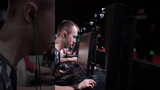 Why Do Pro Gamers Sit So Close to Their Screens? 🎮