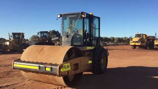 QE68 - 2004 Caterpillar CS563E Articulated Smooth Drum Vibratory Roller (RL06)
