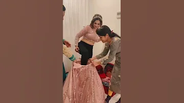 شوفو شلون تلبس ملابس العرس 