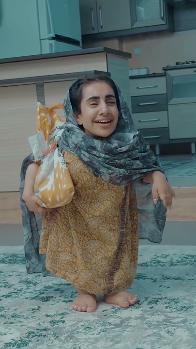 امینه عباسی داره میره خونه مامانش ؛ خونه مامانش چه خبره؟😂 #shorts