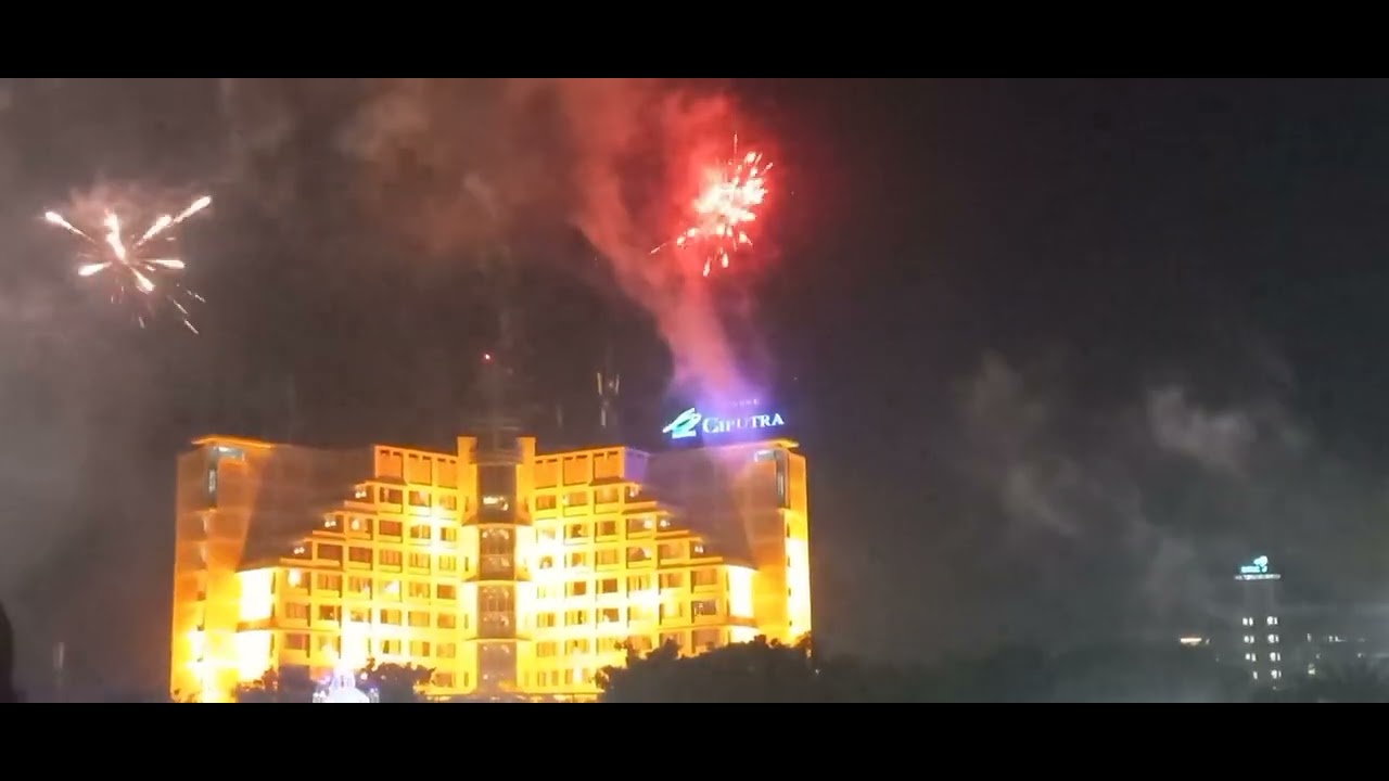 Pesta Kembang Api Tahun Baru 2024 kota semarang |Hotel Ciputra Semarang ...