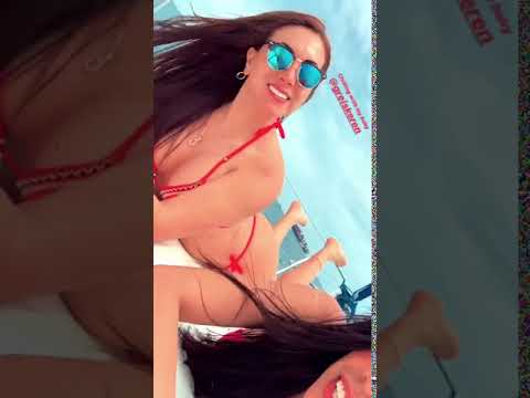 Nataly Castañeda paseando en el yate