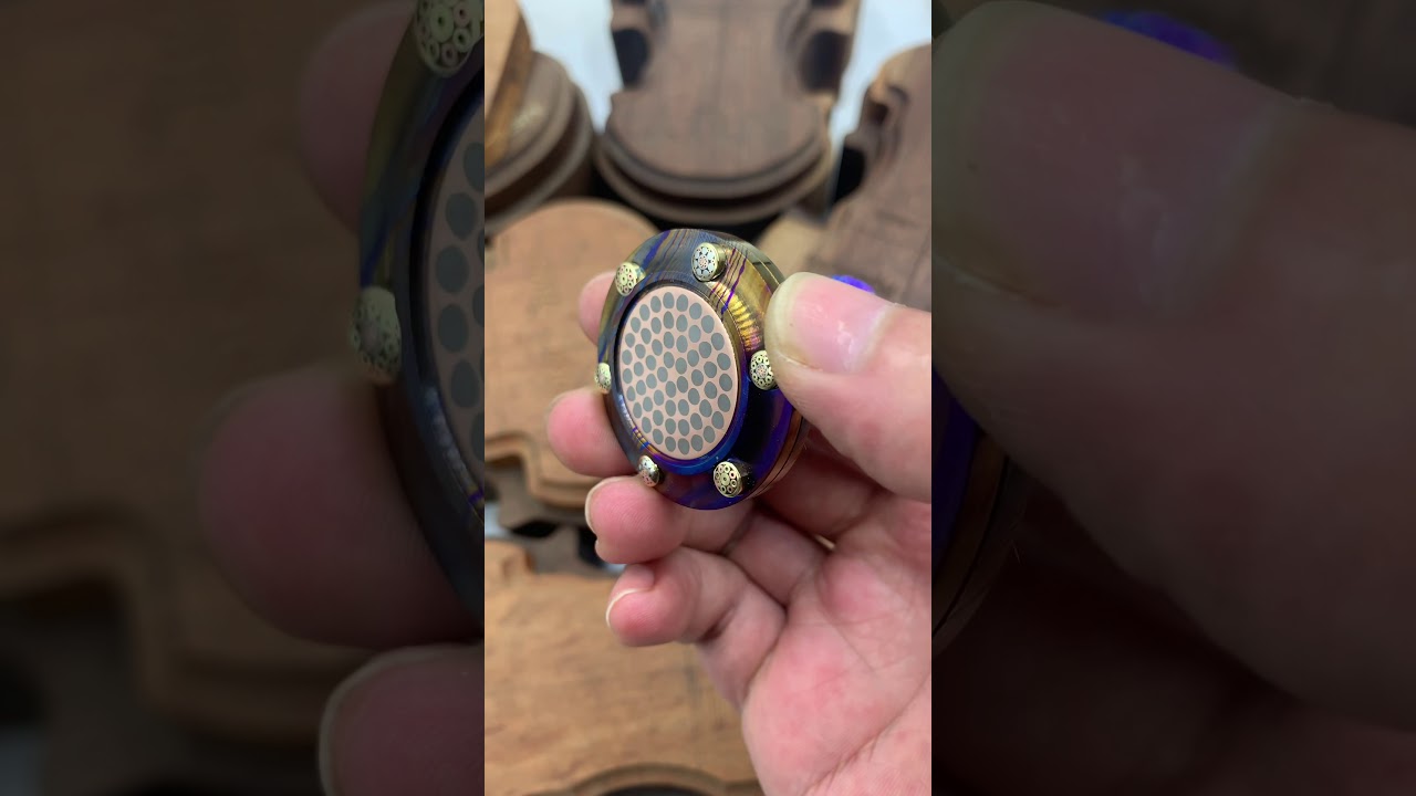 Worry coin out of Zircuti and superconductors inlaid