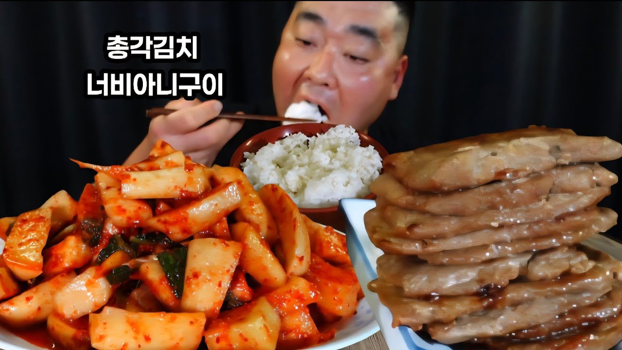 밥 풀 묻었는데..계속 먹어 재끼면 어떡해??ㅋㅋㅋ
