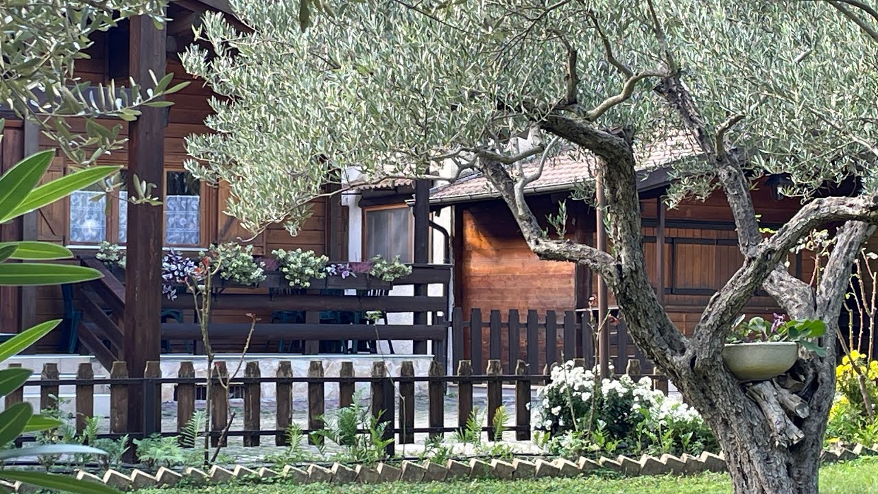 Outside the pizza restaurant Lo Chalet - Raiano, Italy