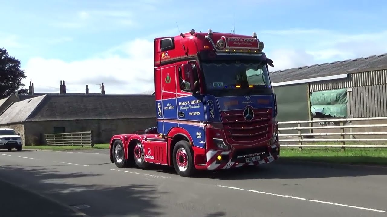 «Колонна отправляется! Грузовики с шоу прибыли для благотворительного забега грузовиков в Берикши...