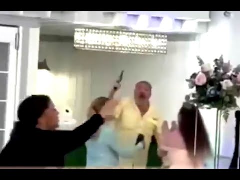 americateve | Dueño de salón amenaza con una pistola a invitados de una boda que no querían acabar la fiesta