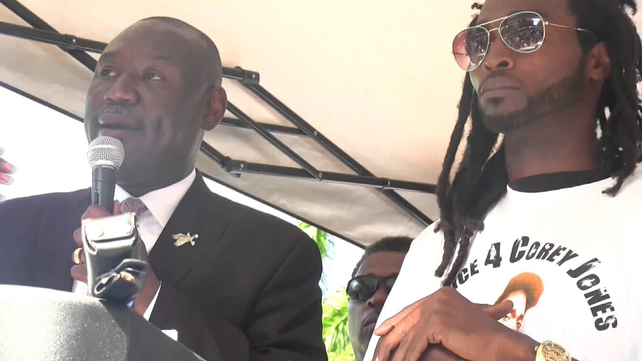 Protest over Corey Jones Police shooting in front of Palm Beach Gardens Police Department - YouTube