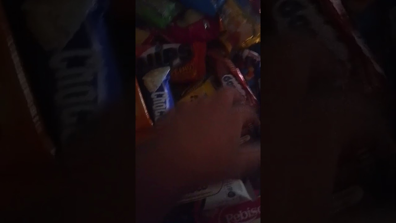 CHOCO MUCHO WHITE CHOCOLATE CARAMEL WAFER ROLL Cereal Chispies