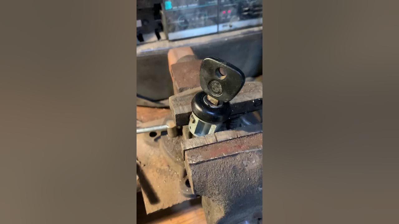 1993 BMW e36 ignition tumbler removal - YouTube