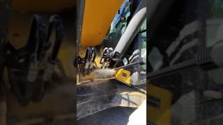 Cleaned this CAT 320D in Biggs, CA to a white-glove finish using Monster Bathz 🙌🏽