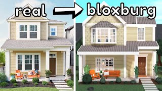 Building a CREAM SUBURBAN house in Bloxburg