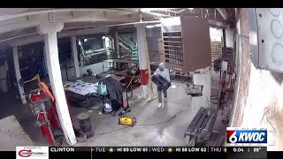 Davenport police searching for suspects involved in business burglary