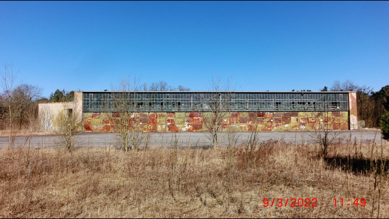 ГСВГ.Аэродром Altes Lager,площадка перед ангарами 9.03.2022