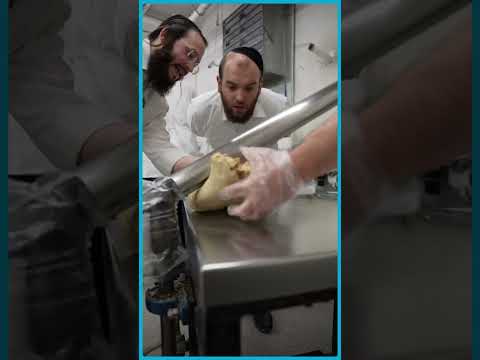 Kol Haolam visits Montreal Matzah Bakery - Chaim Brown shows you the process!