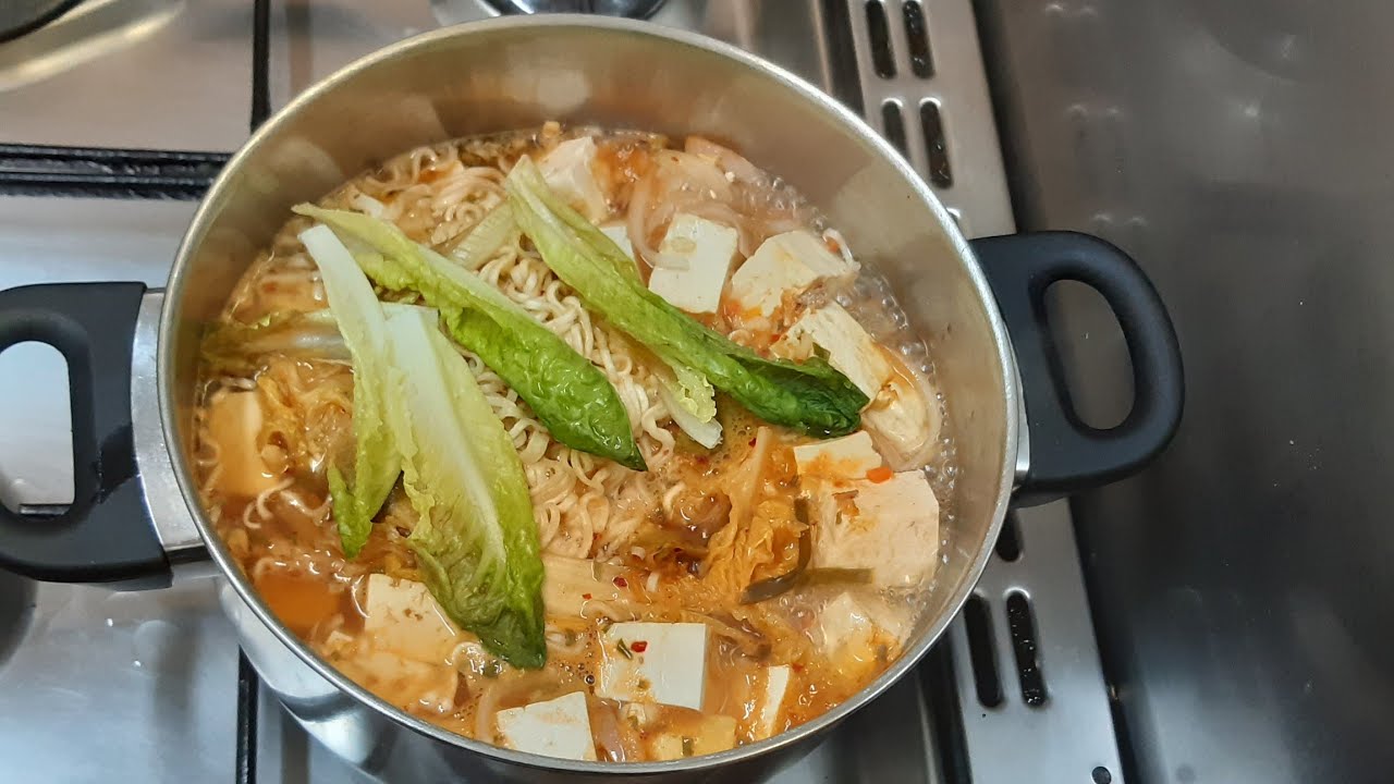 Kimchi Soup - para sa umagang may anghang! - By: Tito Naui - YouTube