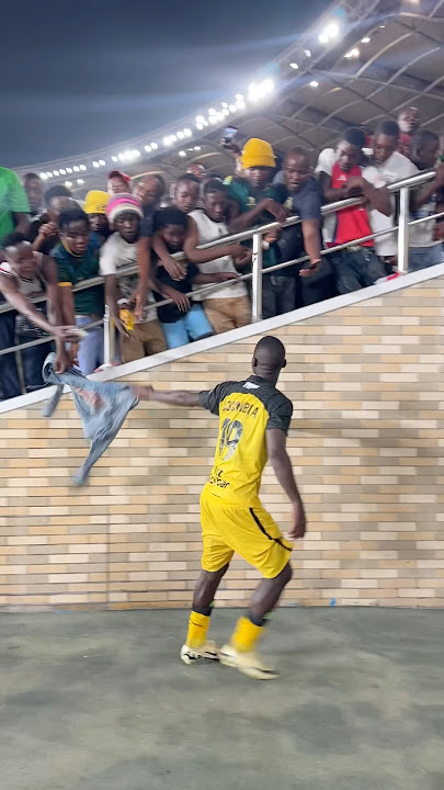 ONA ALICHOKIFANYA DOUMBIA KWA MASHABIKI, UTAPENDA.