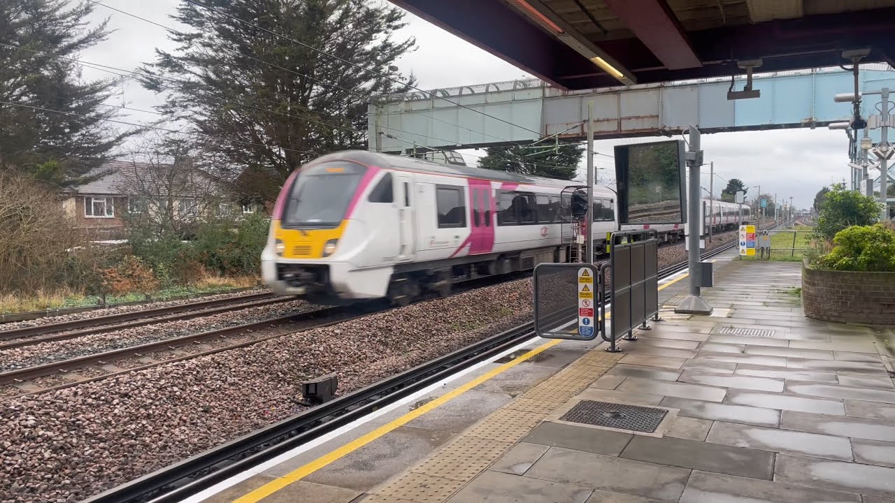 London Underground Trains at Elm Park