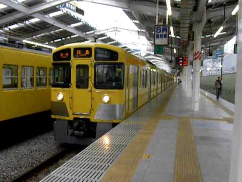 西武新２０００系（各停）　西武新宿駅発車