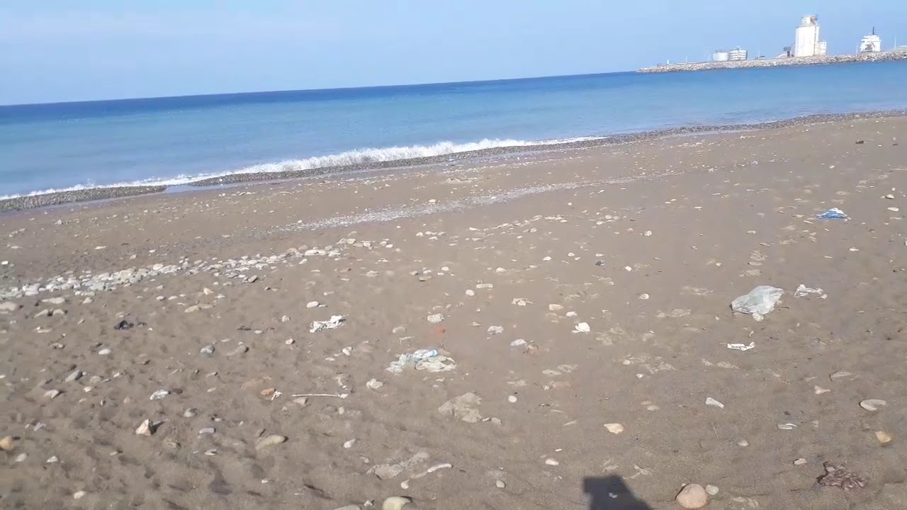 البحر وجماله سبحان الله.