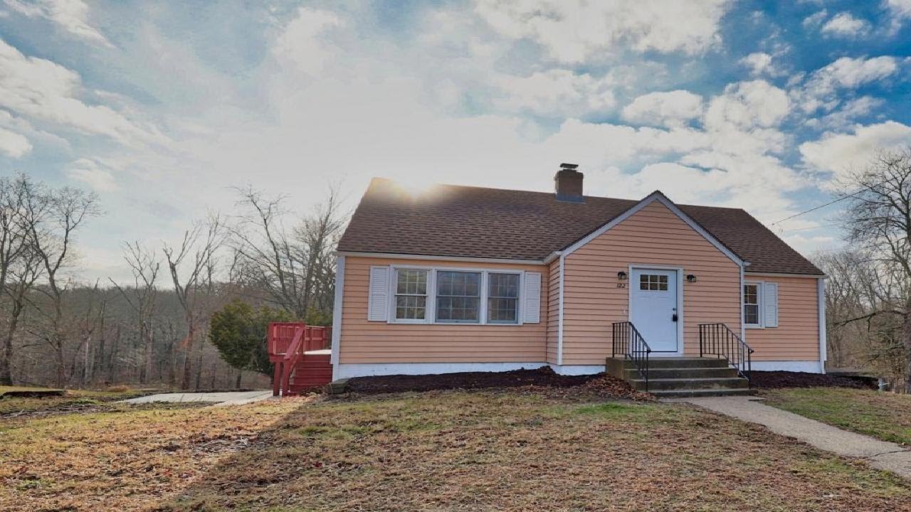 122 High Street, Coventry, CT Presented by Dawn Rousseau.