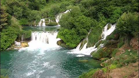 تلاوه رائعه لسورة السجده (فارس عباد)