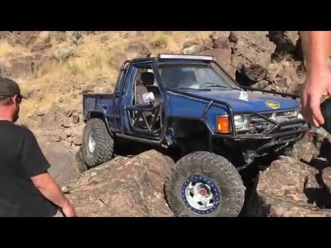 toyota-rock-crawlers-having-fun