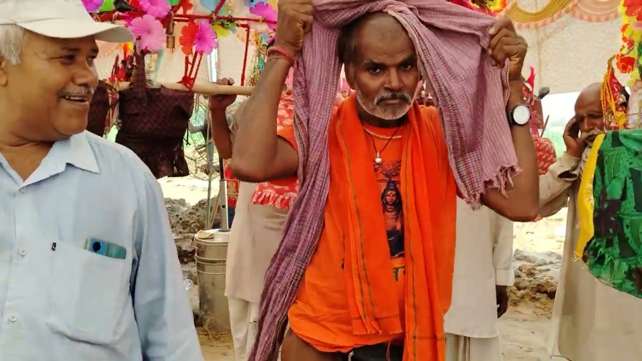 कावड़िया अपनी राजस्थानी भाषा में गीत गाते हुए। हर हर महादेव 