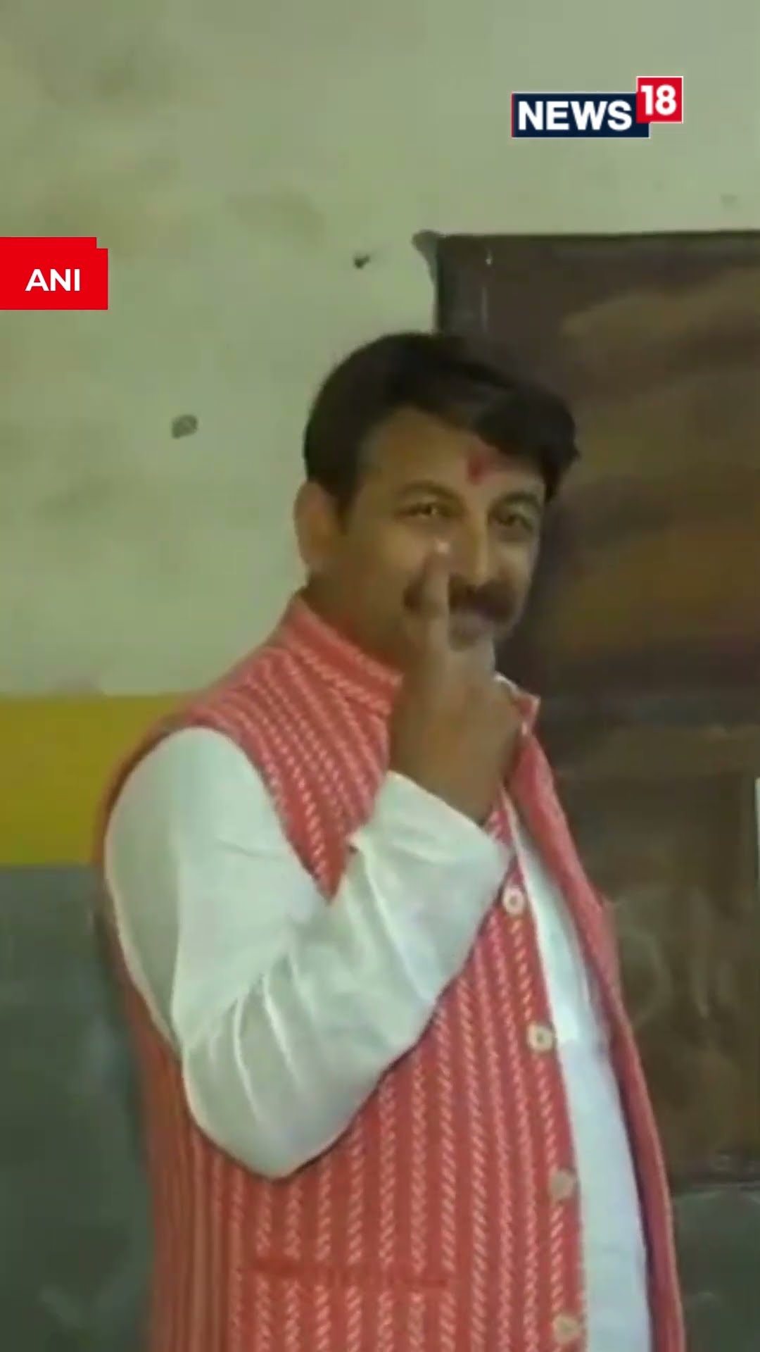 Manoj Tiwari at Yamuna Vihar, Satyendar Jain at Saraswati Vihar, and Sanjay Singh Cast Vote | N18S