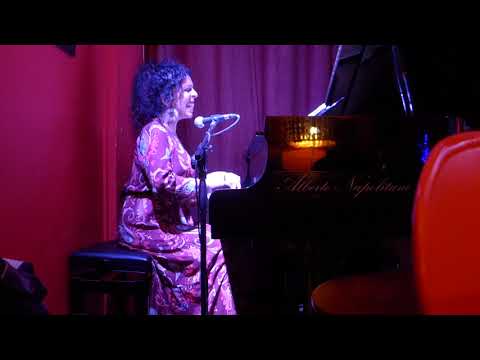 CORCOVADO  by Tom Jobim - Ivana Muscoso on the piano