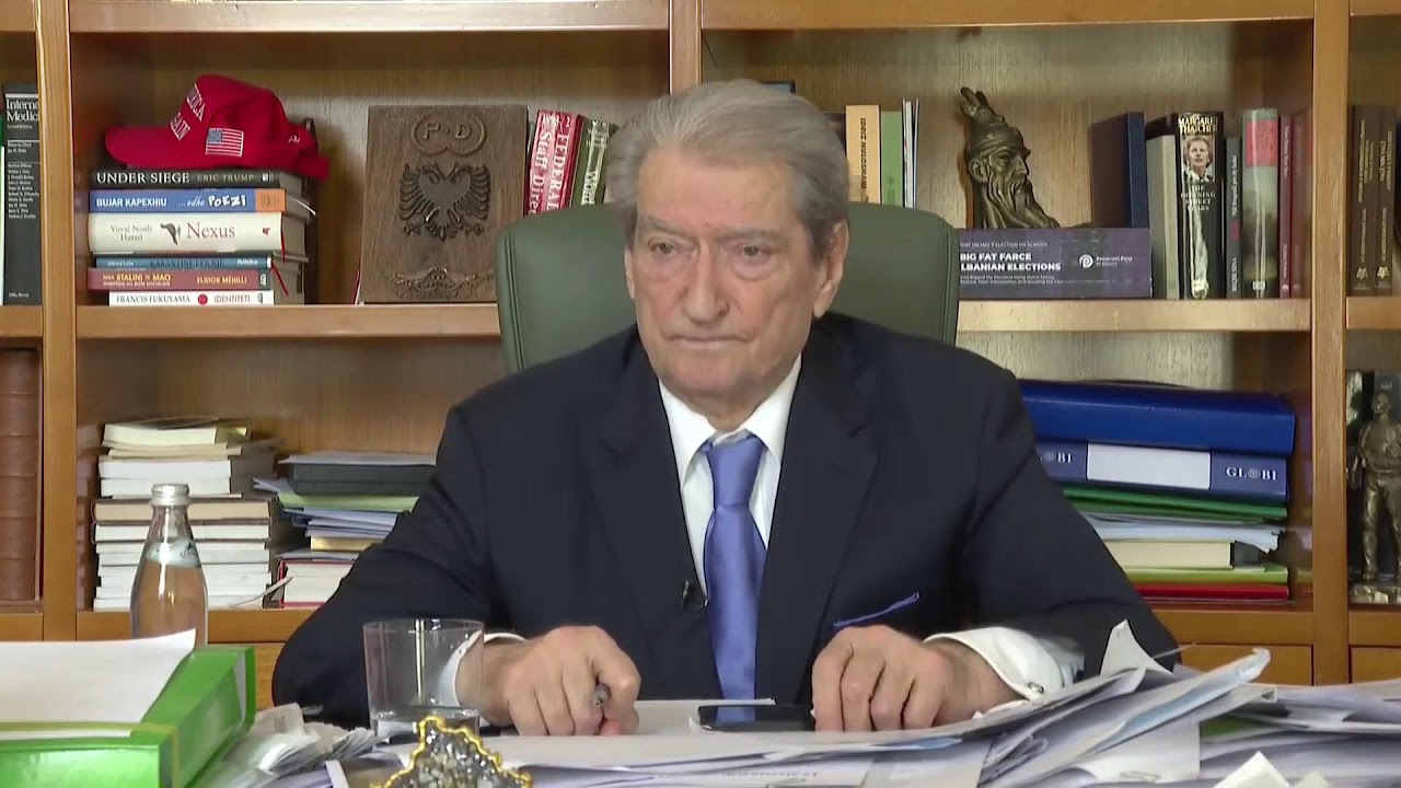 Kryetari i PD, Prof. Dr. Sali Berisha bashkëbisedim me qytetarët në rrjetet sociale.