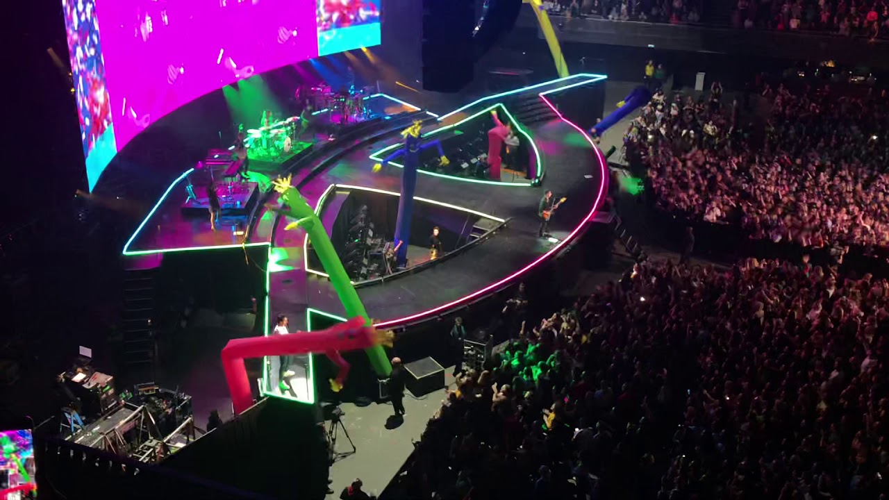 Cake By The Ocean Jonas Brothers Happiness Begins Tour YouTube