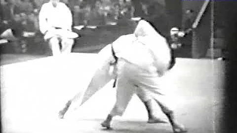 Judo 1961 Paris: George Kerr (GBR) - Tok Yong (KOR...
