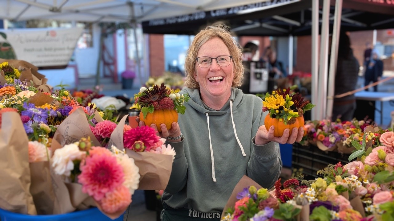 #82 От полных кулеров до пустых вёдер — мой последний цветочный рынок 💐