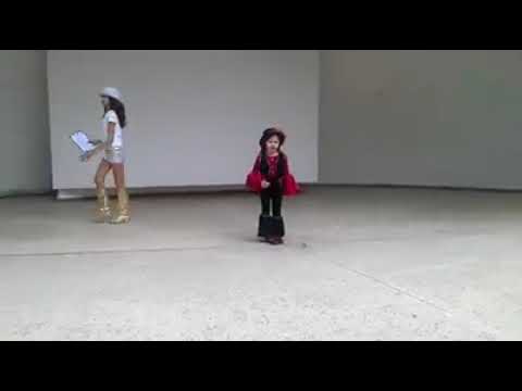 პატარა მარიკუნა დიდ სცენაზე ....