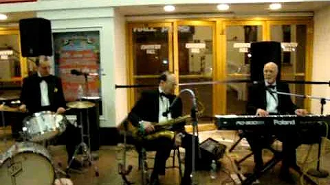 Satin Doll performed by the Jimmy Givens Trio!! ;-)