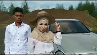 Prewedding dengan mobil mewah Mercedes