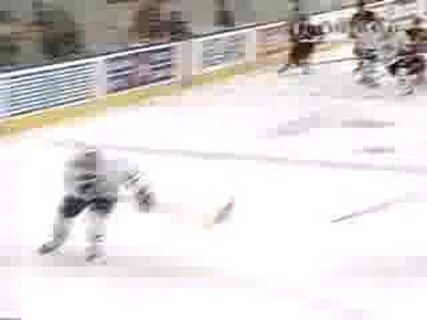 2001-02 @ TOR Gary Roberts vs. Randy McKay Fight!