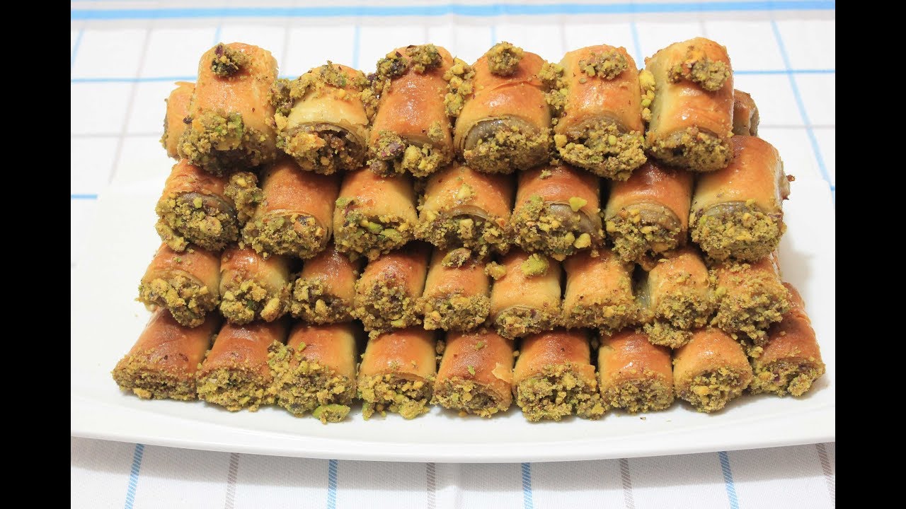 طريقة عمل عجينة الجلاش أو الفيلو مع أطيب صحن بقلاوة