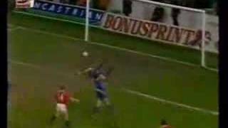 Mark Robins sends Utd into 1990 FA Cup Final