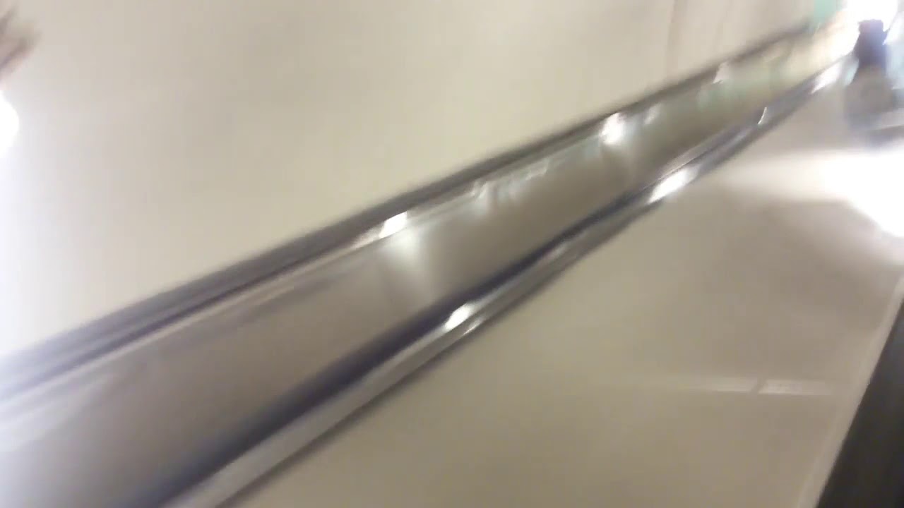 Остановился эскалатор на станции Пл. Восстания