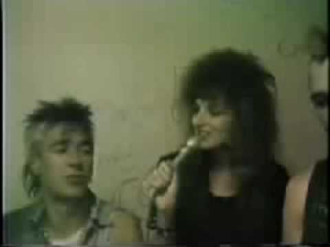 YouTubeでThe EXPLOITED Watty Interview by Kiki Moretti 1984を視聴